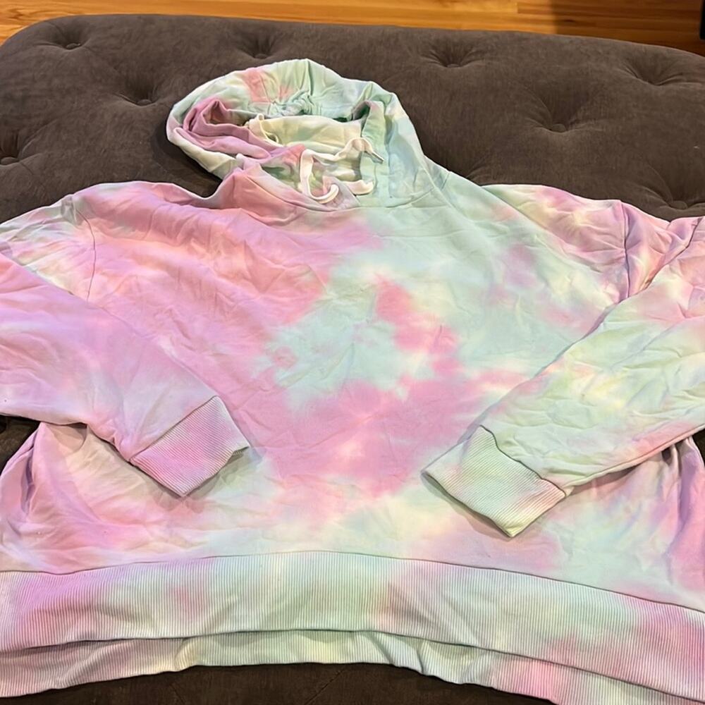 Wild fable oversized tie dye sweatshirt size M NWT